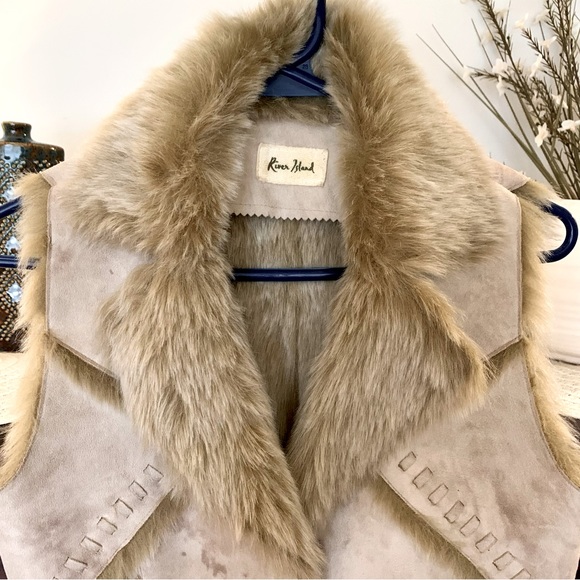 River Island, Beige Faux Suede & Fur Women's Cropped Vest, Size Small - Picture 4 of 10